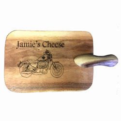 Laser engraved cheese board by Devanet